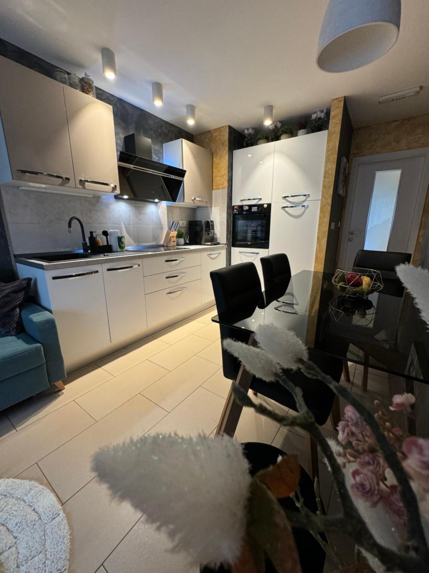 Apartment Astra With Private Parking Split Exterior photo