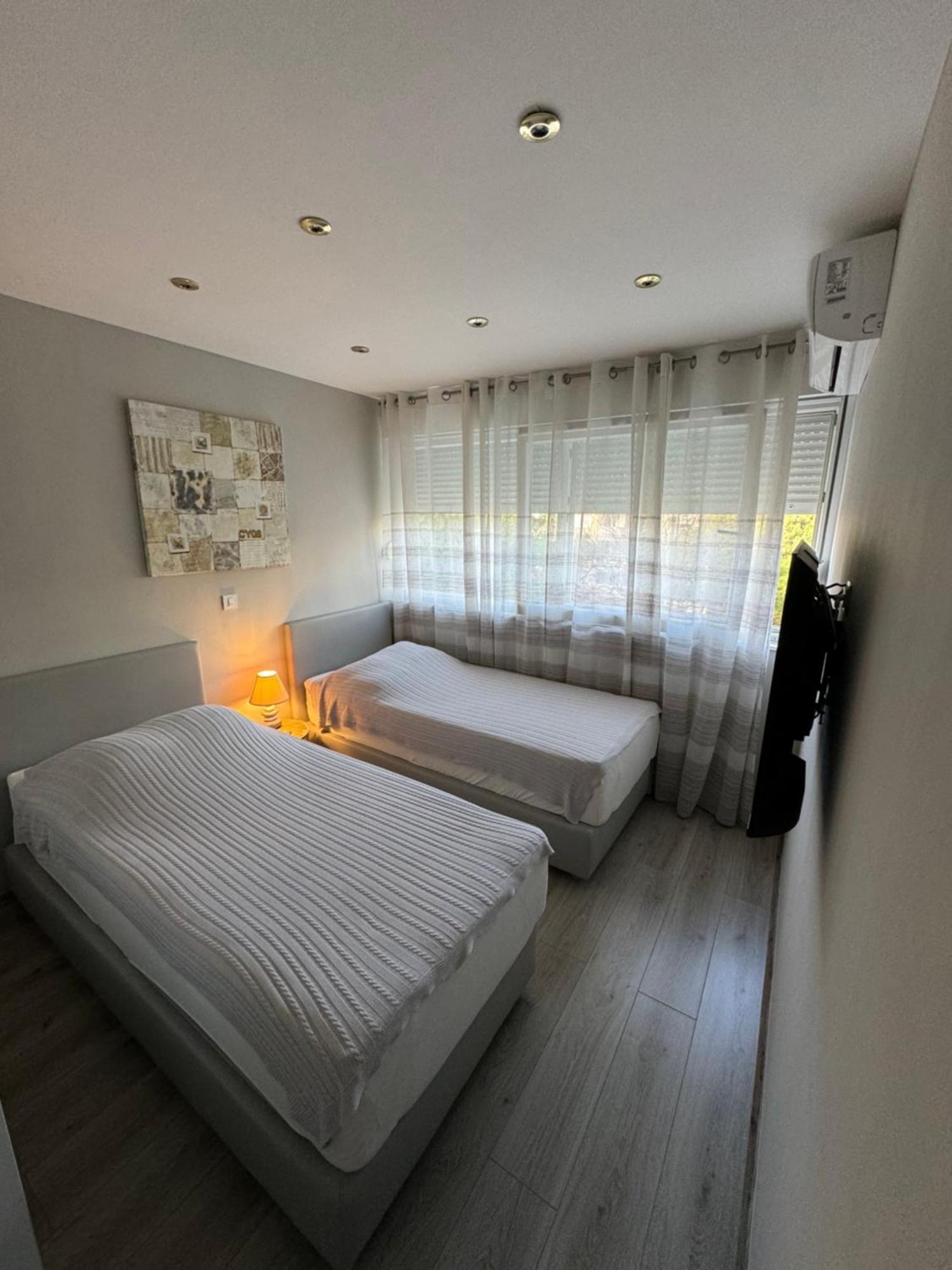 Apartment Astra With Private Parking Split Exterior photo